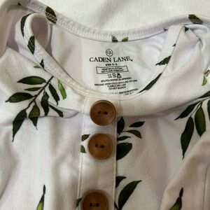 Caden Lane White and Green Leaf Print Infant Gown and Hat